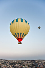 Obraz premium hot air balloon in the sky at cappadocia