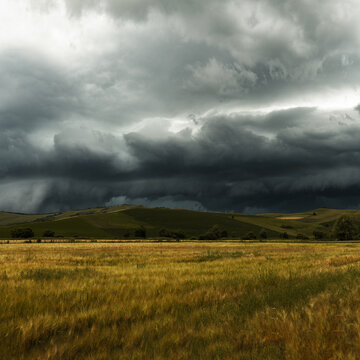 Shelf cloud behing the hills