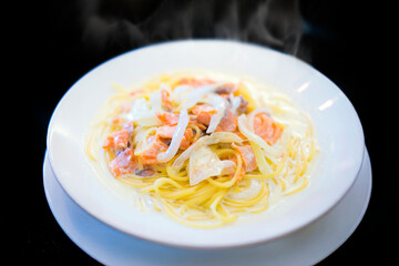 サーモンのクリームソースパスタ