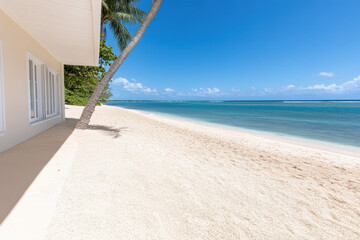 Fototapeta premium A beach with a house in the background