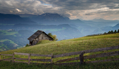 Vieux cabanon d'alpage, Trentin Haut Adige, Tyrol Sud, Italie © Gilles-Barattini