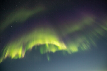Nordlichter am Nachthimmel in Norwegen
