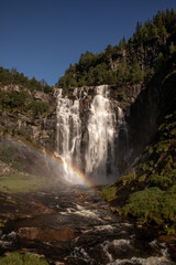 Wasserfall mit Regenbogen