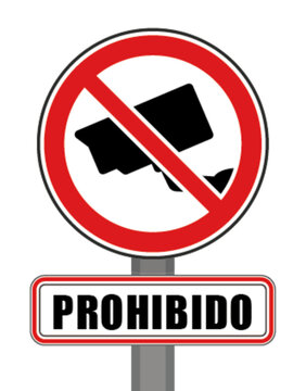 Se&ntilde;al de prohibido c&iacute;rculo rojo c&aacute;mara de vigilancia filmaci&oacute;n