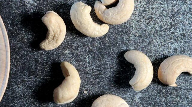 anarcardo Anacardium occidentale, tambi&eacute;n conocido como cay&uacute;,​ nuez de la India, anacardo, merey, caj&uacute;, casho, casta&ntilde;a de caj&uacute;, mara&ntilde;&oacute;n, cajuil, caguil o pepa