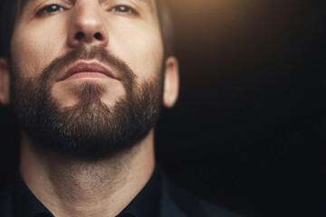 Obraz premium A man with a beard and mustache is looking at the camera