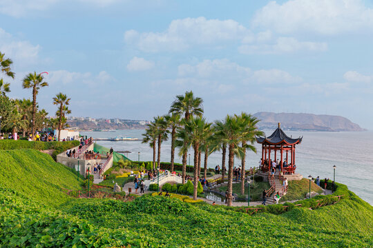 Chinese park and malecon of Miraflores, outdoor recreation, Lima
