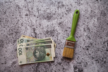 polskie banknoty ,pędzel do malowania  © Marcin Łazarczyk