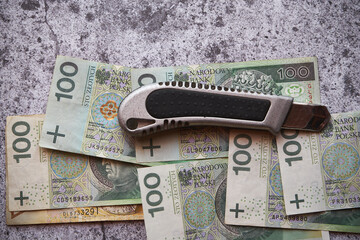 polskie banknoty ,nożyk do tapet  © Marcin Łazarczyk
