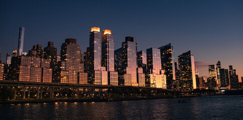Naklejka premium Beautiful New York City at sunset, West Side Skyline in Manhattan,