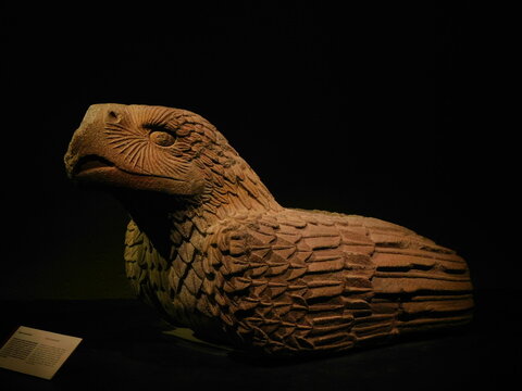 Esculura mexicana aguila azteca museo ciudad de mexico