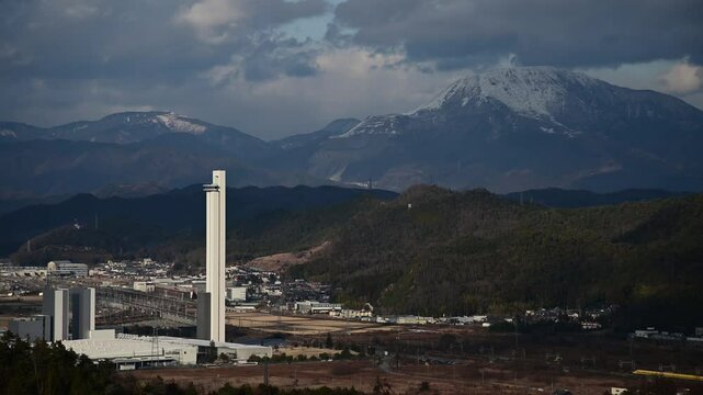 冠雪した伊吹山を背景にラストランするドクターイエローT4編成 （東海道新幹線 京都 - 米原, 2025.1.29）