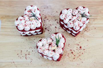 Close-up cake, cream cheese frosting,and raspberries red velvet cake on a white table.