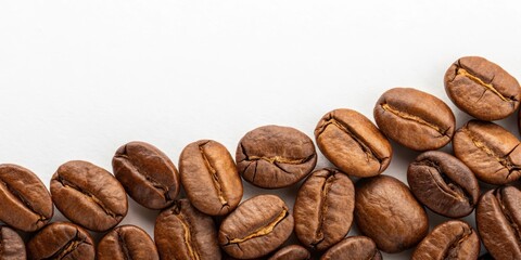 Obraz premium Aromatic Roasted Coffee Beans Arranged in a Border on a White Background