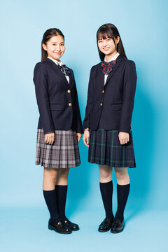 高校の制服を着たアジアのティーンエイジャーの肖像画