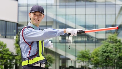交通整理をする交通誘導員