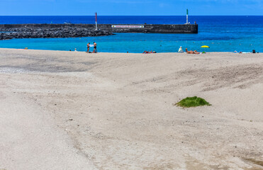 Fototapeta premium Plage des roches noires, Saint-Gilles, île de la Réunion 