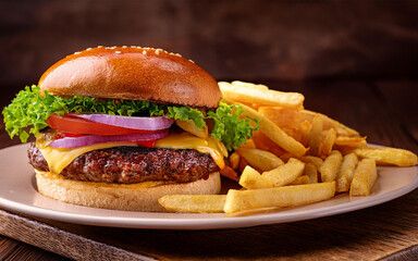 美味しそうなハンバーガーとフライドポテト