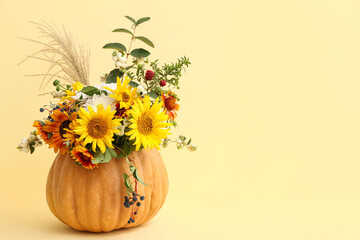 Obraz premium Beautiful autumn bouquet in pumpkin on yellow background