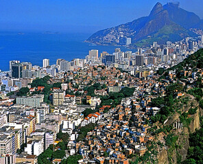 Favela do Pavão e bairro de Ipanema, Rio de Janeiro.