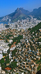 Naklejka premium Favela do Pavão e bairro de Ipanema, Rio de Janeiro.