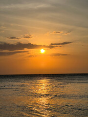 Obraz premium Atardecer en la playa 