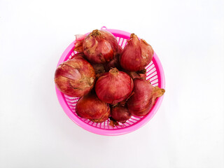 Red onions in a small bow.