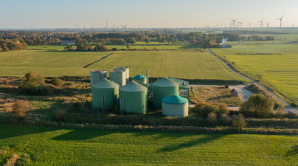 Biogasanlage aus der Luft Perspektive mit einer Drohne aufgenommen