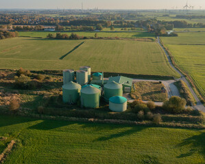 Biogasanlage aus der Luft Perspektive mit einer Drohne aufgenommen