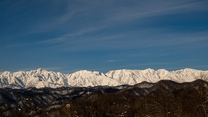 冬の北アルプスの山並み　遠望　長野県