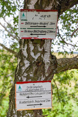 alte Handbemalte Wanderschilder