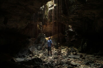 homem na caverna do crote em felipe guerra, rio grande do norte