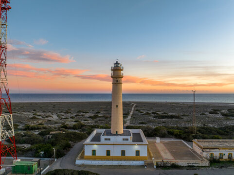 El faro de Sabinal en la reserva natural de Punta Entinas-Sabinar,  El Ejido, provincia de Almer&iacute;a, Andaluc&iacute;a, Espa&ntilde;a. 