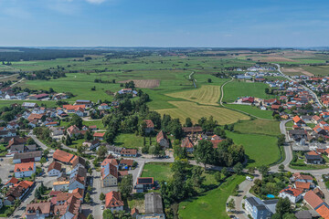 Obraz premium Ausblick auf Schierling, südlichste Gemeinde in der Oberpfalz im Sommer