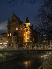 The house by the bridges - Das Haus an den Br&uuml;cken