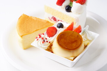 イチゴケーキ　チーズケーキ　プリン