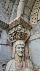 Chapiteaux du portail roman de la basilique Saint-Just de Valcabrère