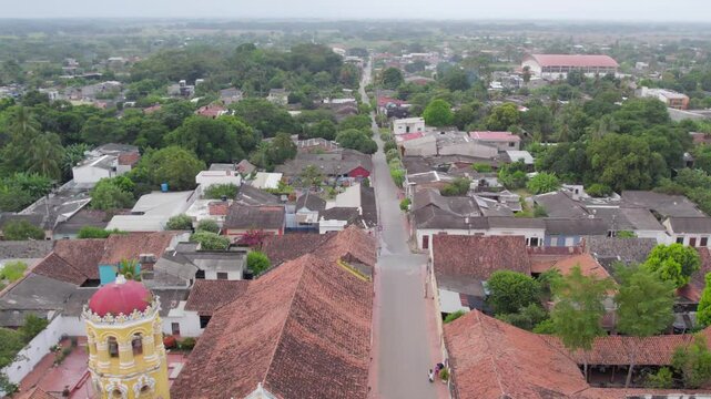 Mompox 191223 Sub_77
The video opens with a sweeping aerial view of Mompox&rsquo;s colonial rooftops, their terracotta tiles glowing under the soft morning light. 