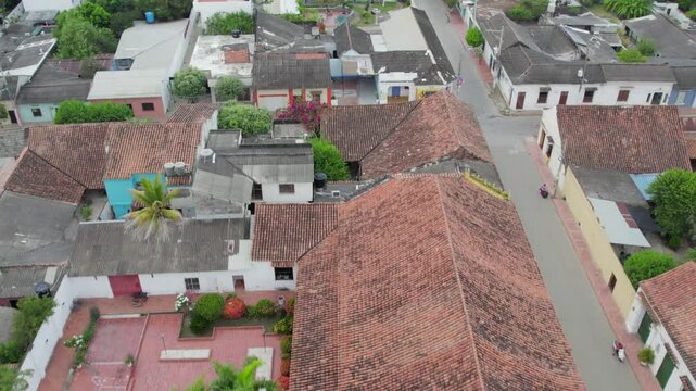 Mompox 191223 Sub_79
The drone glides smoothly over Santa B&aacute;rbara Church, capturing its ornate fa&ccedil;ade and towering bell tower from above. 