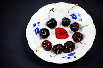 Fototapeta premium Corn popcorn and cooked corn in bamboo baskets