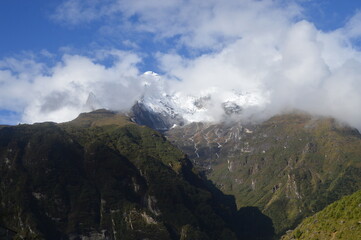 Fototapeta premium Trekking in the stunning misty Nepalese Himalaya mountains on the Everest Base Camp Trek