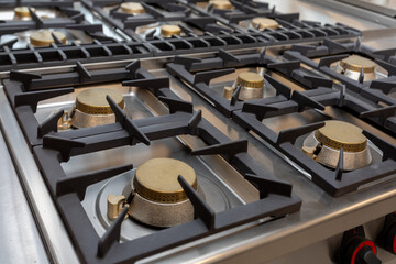 Obraz premium Stateoftheart Gas Stove featuring Premium Burners and a Smart Grate Design for Efficiency