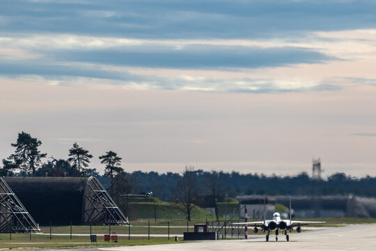 F15 taxiing onto the runway at RAF Lakenheath 