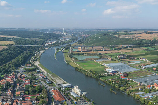 Das Maintal bei Marktbreit in Unterfranken aus der Vogelperspektive