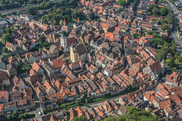 Spätsommerlicher Ausblick auf die unterfränkische Stadt Marktbreit im Main-Dreieck