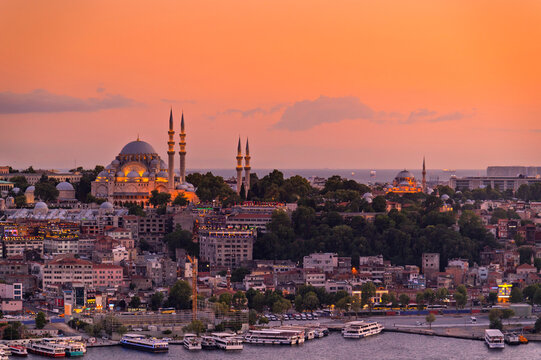 Fototapeta Istanbul city of sunset citycape is beautiful scenery of summer with lifestyle travel, tourism and vacation in Istanbul town buildings .Turkey.