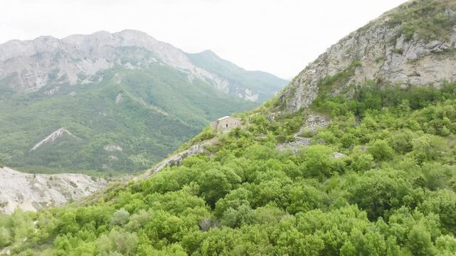 Chapelle Notre-Dame de Dromon, France, vue de drone