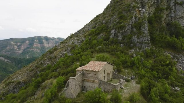 Chapelle Notre-Dame de Dromon, France, vue de drone
