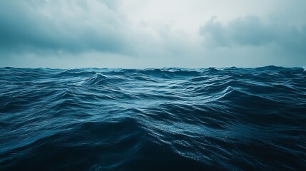 Fototapeta premium Dark Ocean Waves Under Cloudy Skies
