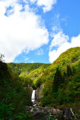 苗名滝への散策路（新潟県）